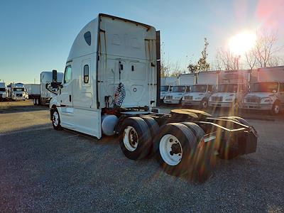 Used 2019 Freightliner Cascadia Sleeper Cab 6x4, Semi Truck for sale #875092 - photo 2