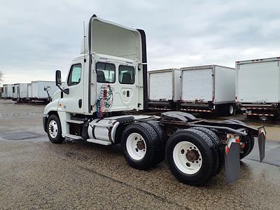 Used 2015 Freightliner Cascadia Day Cab 6x4, Semi Truck for sale #301994 - photo 2