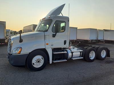 Used 2015 Freightliner Cascadia Day Cab 6x4, Semi Truck for sale #343138 - photo 1