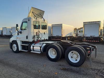 Used 2015 Freightliner Cascadia Day Cab 6x4, Semi Truck for sale #343138 - photo 2