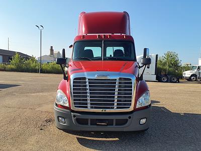 Used 2013 Freightliner Cascadia Day Cab 4x2, Semi Truck for sale #504939 - photo 2