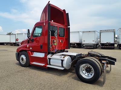 Used 2013 Freightliner Cascadia Day Cab 4x2, Semi Truck for sale #504940 - photo 2