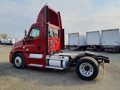 Used 2013 Freightliner Cascadia Day Cab 4x2, Semi Truck for sale #504941 - photo 2