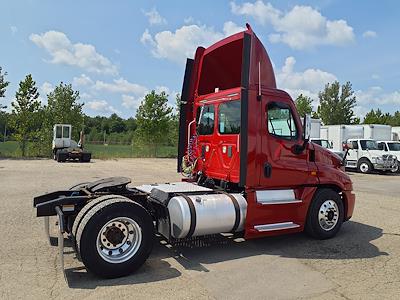 Used 2013 Freightliner Cascadia Day Cab 4x2, Semi Truck for sale #504945 - photo 2