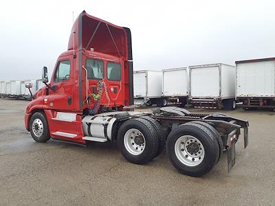 Used 2014 Freightliner Cascadia Day Cab 6x4, Semi Truck for sale #521216 - photo 2