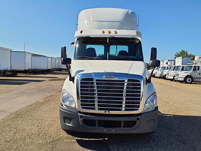 Used 2014 Freightliner Cascadia Day Cab 4x2, Semi Truck for sale #553262 - photo 2