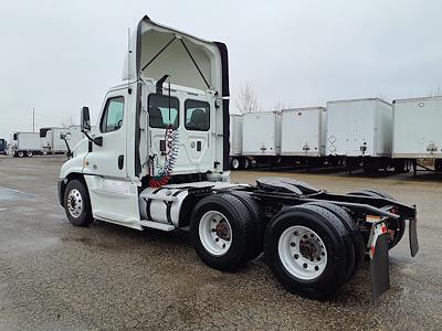 Used 2016 Freightliner Cascadia Day Cab 6x4, Semi Truck for sale #648270 - photo 2