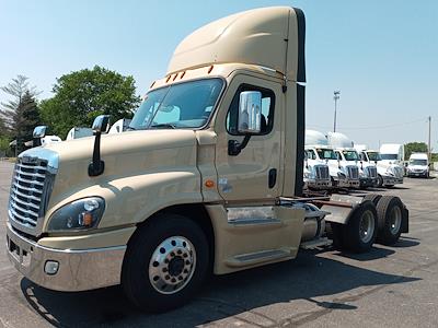 Used 2016 Freightliner Cascadia Day Cab 6x4, Semi Truck for sale #655821 - photo 1