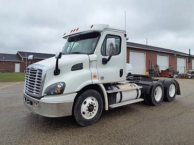 Used 2016 Freightliner Cascadia Day Cab 6x4, Semi Truck for sale #659286 - photo 1