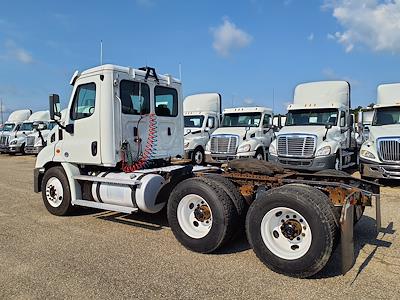 Used 2016 Freightliner Cascadia Day Cab 6x4, Semi Truck for sale #660394 - photo 2