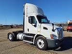 Used 2017 Freightliner Cascadia Day Cab 4x2, Semi Truck for sale #664325 - photo 4