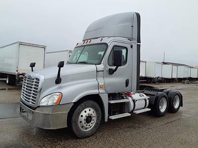 Used 2017 Freightliner Cascadia Day Cab 6x4, Semi Truck for sale #666367 - photo 1