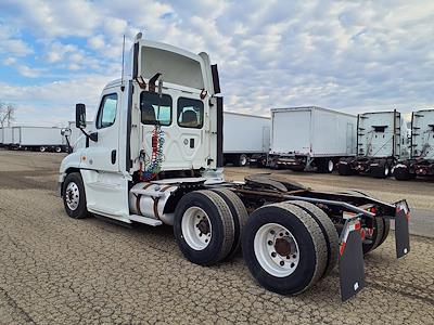 Used 2017 Freightliner Cascadia Day Cab 6x4, Semi Truck for sale #667694 - photo 2