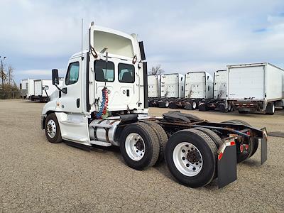 Used 2017 Freightliner Cascadia Day Cab 6x4, Semi Truck for sale #668997 - photo 2