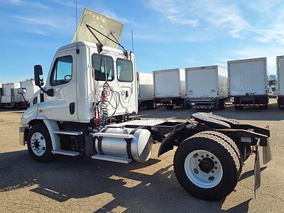 Used 2018 Freightliner Cascadia Day Cab 4x2, Semi Truck for sale #750677 - photo 2