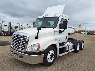 Used 2018 Freightliner Cascadia Day Cab 6x4, Semi Truck for sale #756944 - photo 1