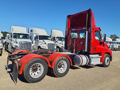 Used 2019 Freightliner Cascadia Day Cab 6x4, Semi Truck for sale #789057 - photo 2