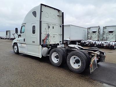 Used 2019 Freightliner Cascadia Sleeper Cab 6x4, Semi Truck for sale #813181 - photo 2