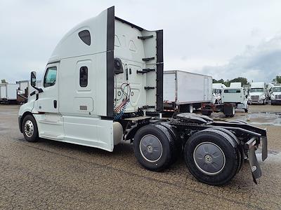 Used 2019 Freightliner Cascadia Sleeper Cab 6x4, Semi Truck for sale #874416 - photo 2