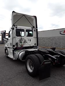 Used 2019 Freightliner Cascadia 116 Day Cab 4x2, Semi Truck for sale #270112 - photo 2