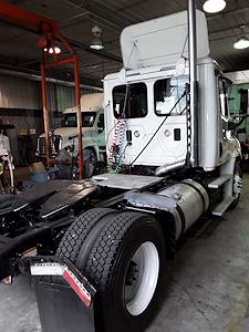 Used 2012 Freightliner Cascadia 4x2, Semi Truck for sale #475699 - photo 2