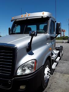 Used 2014 Freightliner Cascadia 6x4, Semi Truck for sale #539712 - photo 2