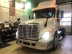 Used 2015 Freightliner Cascadia 4x2, Semi Truck for sale #585092 - photo 2