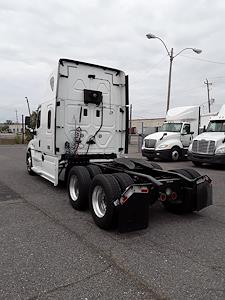 Used 2016 Freightliner Cascadia Sleeper Cab 6x4, Semi Truck for sale #652933 - photo 2