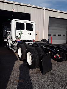 Used 2016 Freightliner Cascadia Day Cab 6x4, Semi Truck for sale #655919 - photo 2