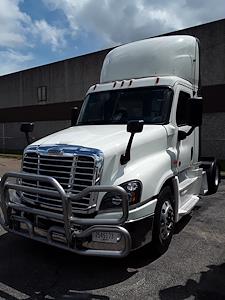 Used 2017 Freightliner Cascadia Day Cab 4x2, Semi Truck for sale #665963 - photo 1