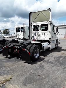 Used 2017 Freightliner Cascadia Day Cab 4x2, Semi Truck for sale #665963 - photo 2