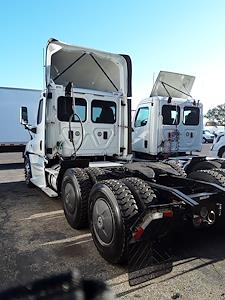 Used 2017 Freightliner Cascadia Day Cab 6x4, Semi Truck for sale #676424 - photo 2