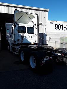 Used 2018 Freightliner Cascadia Day Cab 6x4, Semi Truck for sale #745154 - photo 2