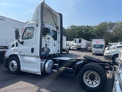 Used 2020 Freightliner Cascadia Day Cab 4x2, Semi Truck for sale #249449 - photo 2