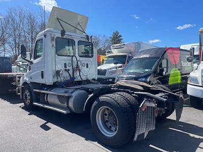 Used 2019 Freightliner Cascadia Day Cab 4x2, Semi Truck for sale #270084 - photo 2