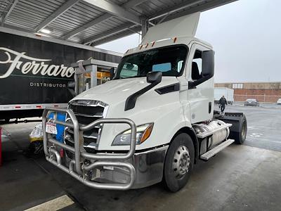 Used 2019 Freightliner Cascadia 116 Day Cab 4x2, Semi Truck for sale #270100 - photo 1