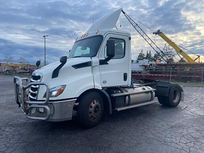Used 2019 Freightliner Cascadia Day Cab 4x2, Semi Truck for sale #270101 - photo 1