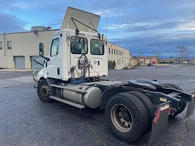 Used 2019 Freightliner Cascadia Day Cab 4x2, Semi Truck for sale #270101 - photo 2
