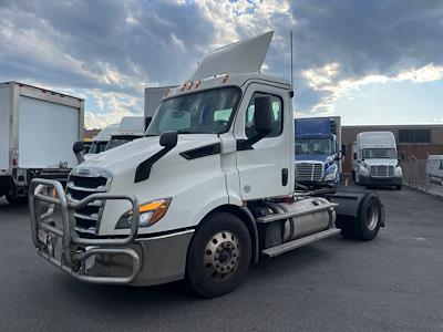 Used 2019 Freightliner Cascadia Day Cab 4x2, Semi Truck for sale #270103 - photo 1