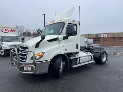 Used 2019 Freightliner Cascadia Day Cab 4x2, Semi Truck for sale #270104 - photo 1