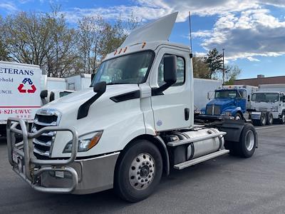 Used 2019 Freightliner Cascadia Day Cab 4x2, Semi Truck for sale #270105 - photo 1