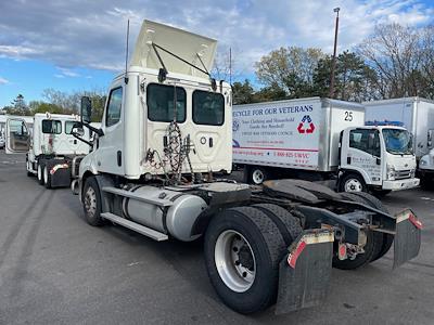 Used 2019 Freightliner Cascadia Day Cab 4x2, Semi Truck for sale #270105 - photo 2