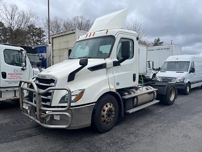 Used 2019 Freightliner Cascadia Day Cab 4x2, Semi Truck for sale #270106 - photo 1