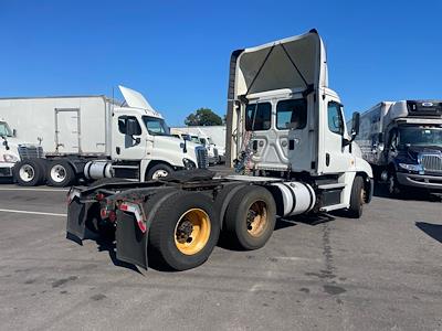 Used 2016 Freightliner Cascadia Day Cab 6x4, Semi Truck for sale #355260 - photo 2