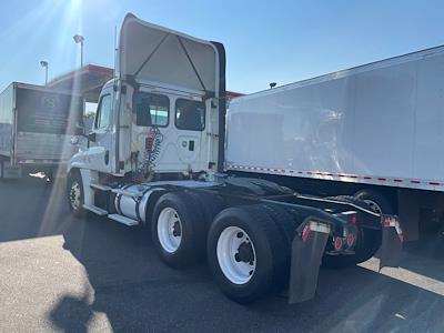 Used 2016 Freightliner Cascadia Day Cab 6x4, Semi Truck for sale #355261 - photo 2