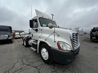 Used 2016 Freightliner Cascadia 6x4, Semi Truck for sale #357994 - photo 1
