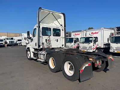 Used 2016 Freightliner Cascadia Day Cab 6x4, Semi Truck for sale #650926 - photo 2