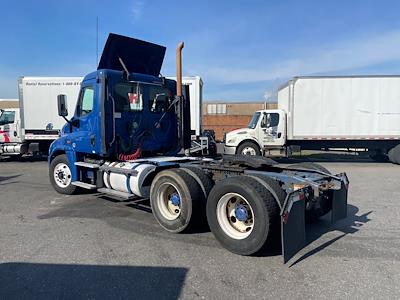 Used 2017 Freightliner Cascadia Day Cab 6x4, Semi Truck for sale #679444 - photo 2