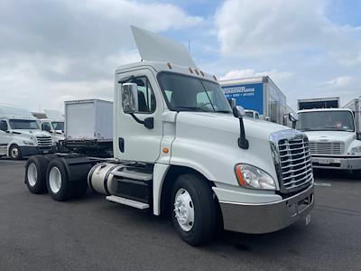 Used 2018 Freightliner Cascadia Day Cab 6x4, Semi Truck for sale #770917 - photo 1