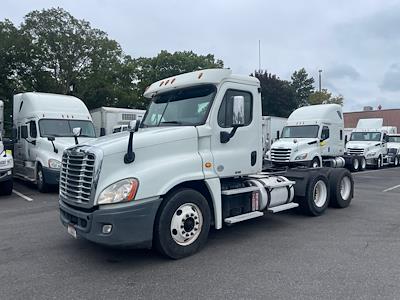 Used 2018 Freightliner Cascadia Day Cab 6x4, Semi Truck for sale #774173 - photo 1